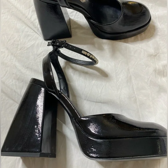 Call It Spring heels. - Picture 2 of 6